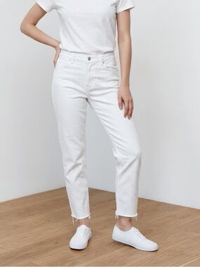 Old Navy White Ankle Mid-rise Boyfriend Jeans Size 4